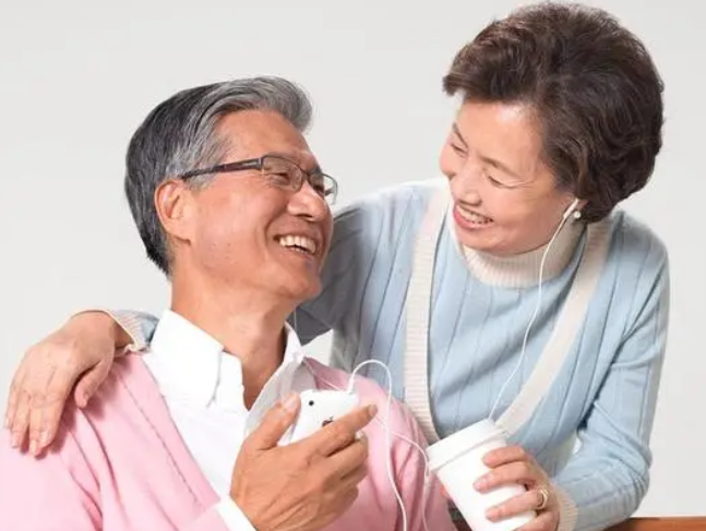 不同年龄段老人如何选择保健食品